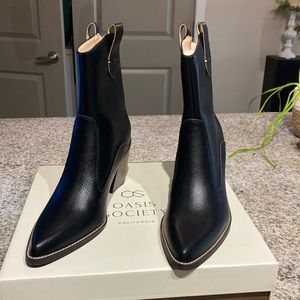 Oasis State brand new black booties